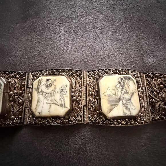 Vintage Chinese Filigree Bracelet With Hand-Engraved Panels - Picture 5 of 9